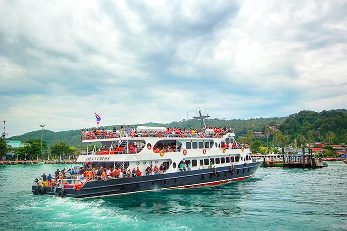 Phi Phi Island Tour on Cruiser