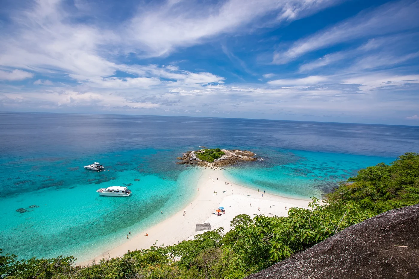 Raya Noi-Raya Yai-Maiton (Finding dolphins) by Speed Catamaran from Phuket Ticket