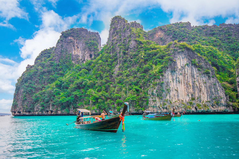 Exploring Phi Phi Island: What to Expect on Your Phuket Tour